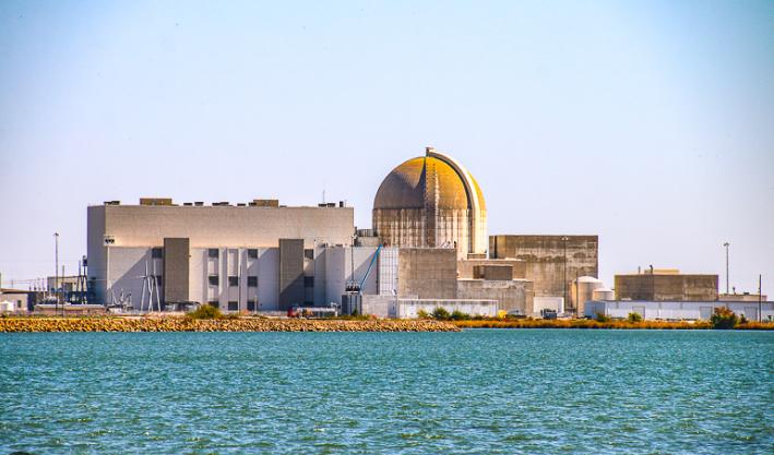 Wolf Creek Generating Station across Coffey County Lake
